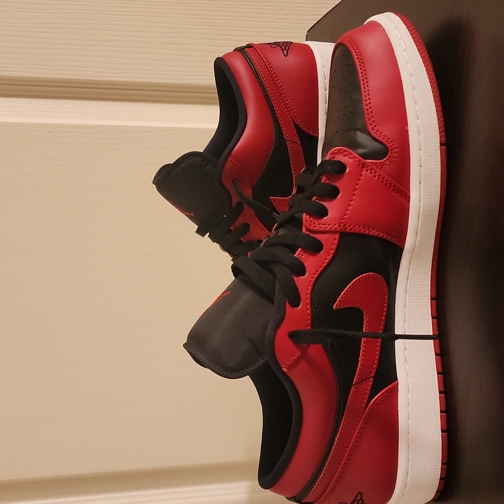 Jordan 1 Low "REVERSE BRED" - Picture 5 of 10